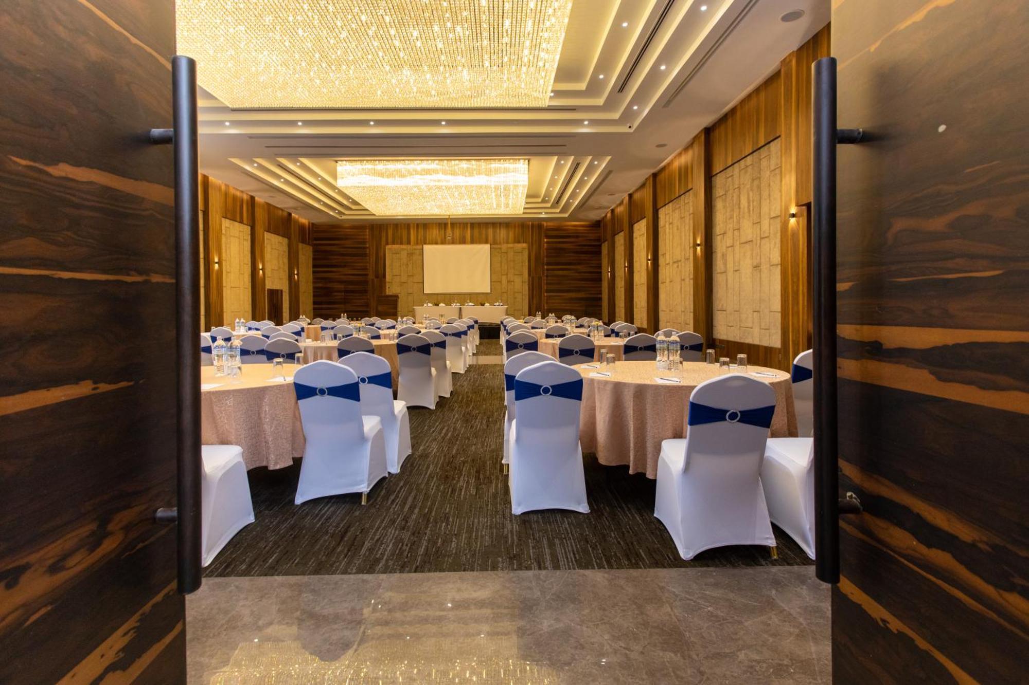 Grand Hotel Kathmandu Esterno foto