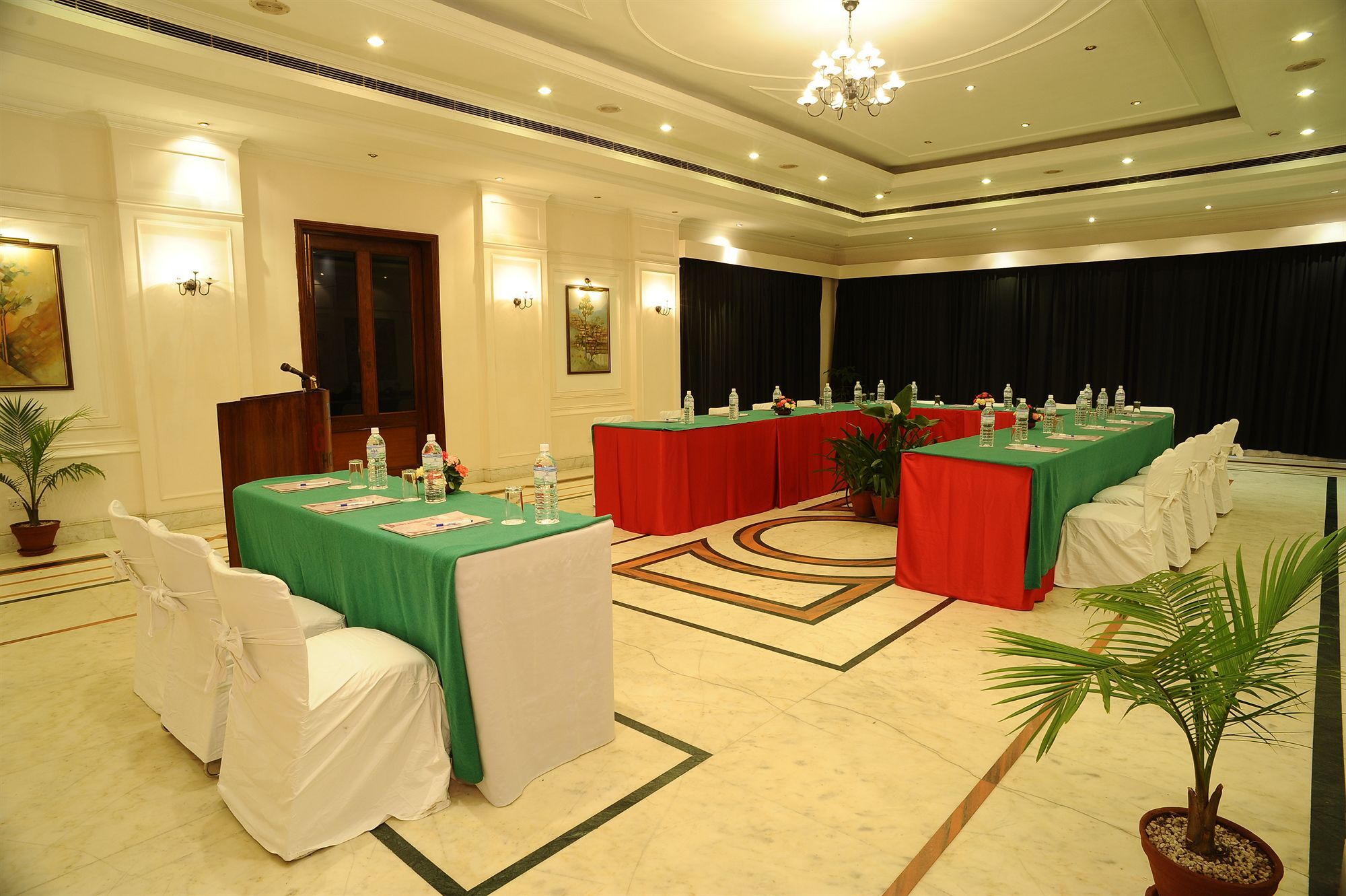 Grand Hotel Kathmandu Esterno foto