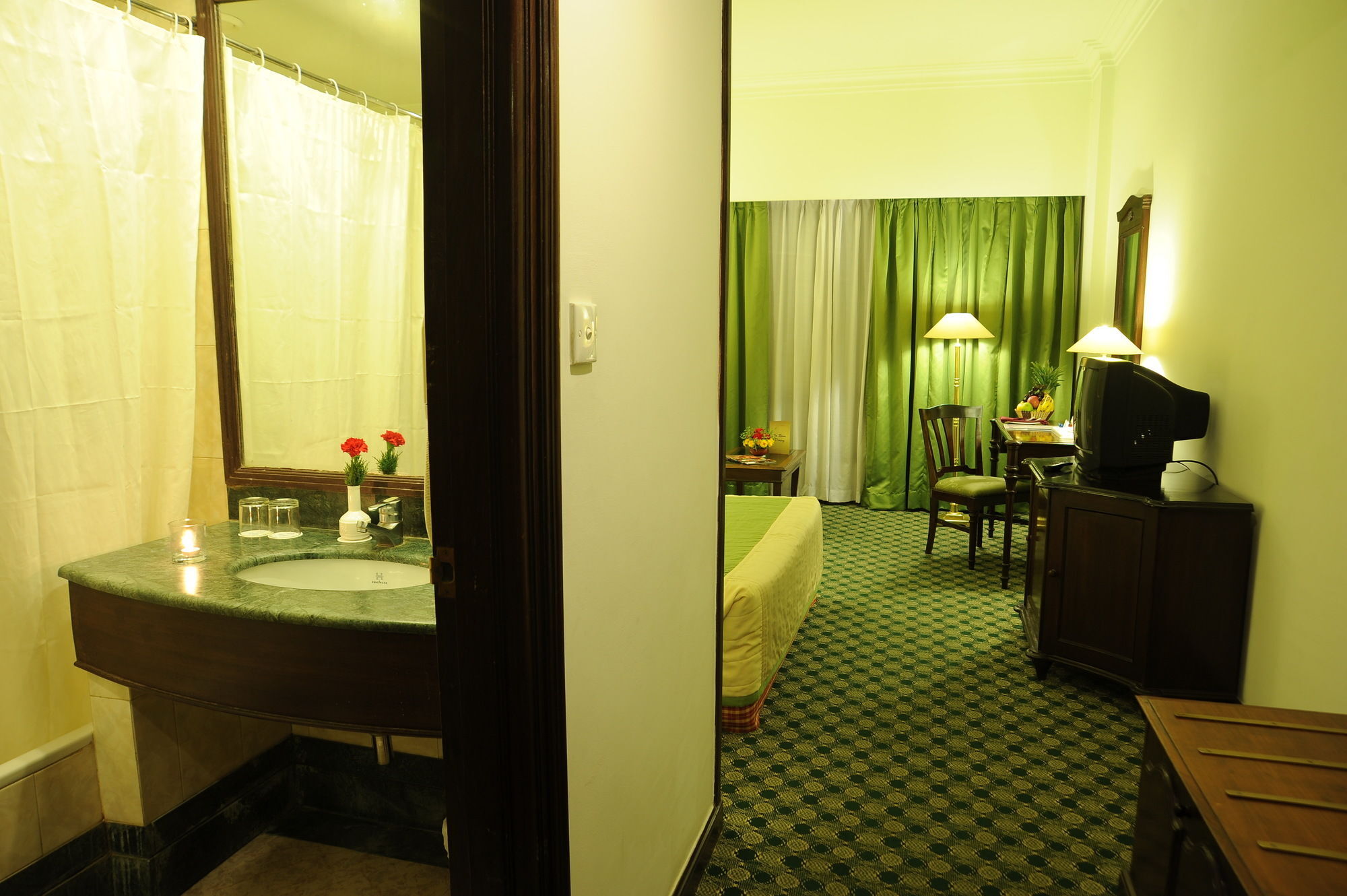 Grand Hotel Kathmandu Esterno foto